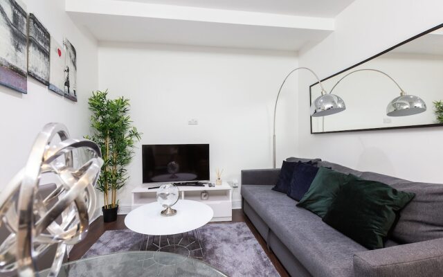 Chic Three Bed Shoreditch Gem Sleeps 8 A2