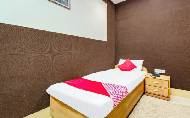 OYO 1327 Inchara Hotel