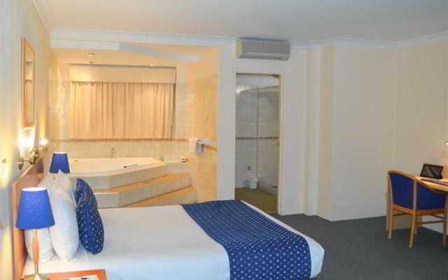 BEST WESTERN The Lakesway Motor Inn