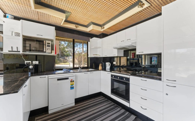 Alpine Mountain View 39 - Ground Floor 3 Bedroom Unit