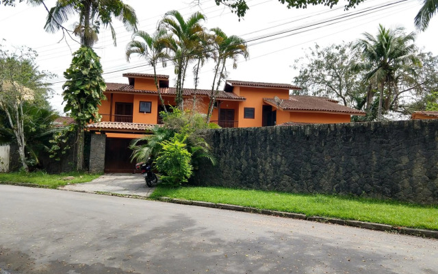 Casa 5 suítes com piscina e churrasqueira