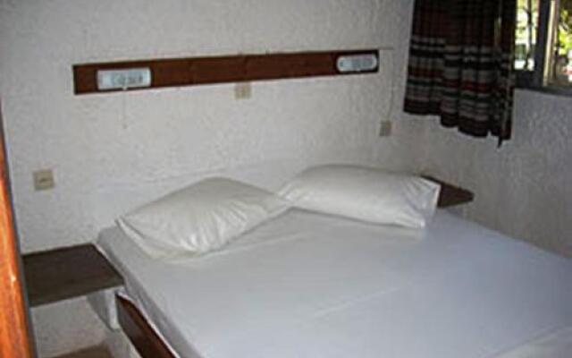 Alexandros Maisonettes & Apartments