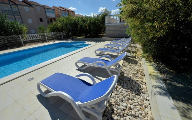 Olive - Swimming Pool - SA5