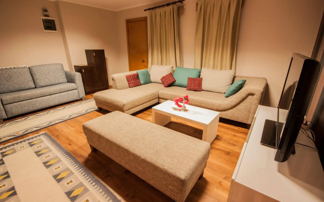 Moonshine Hotel & Suites