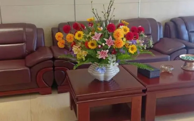 Biriyading Hotel – Lobby – Garze