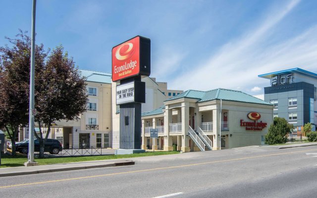 Econo Lodge Inn & Suites University