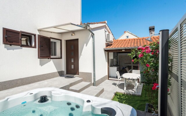 Amazing Apartment in Sukosan With 1 Bedrooms, Jacuzzi and Wifi