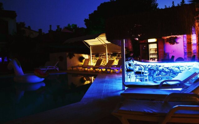 Oskay Hotel