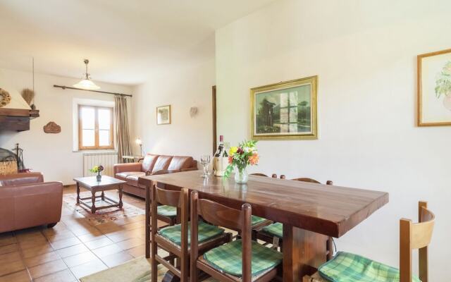 Elegant Holiday Home in Tuscany With Swimming Pool