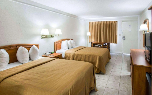B&B HOTEL Jacksonville Airport – Newly Renovated!
