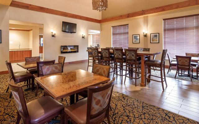 Best Western Golden Prairie Inn & Suites