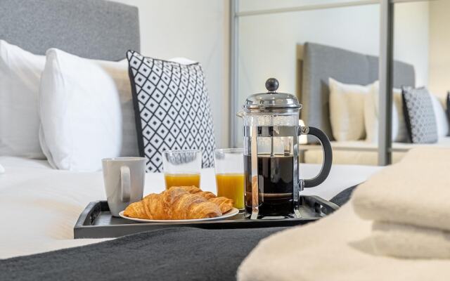 Celador Apartments - Bond House