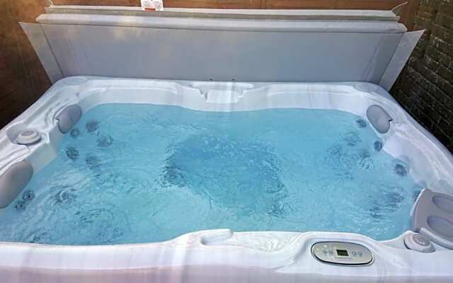 Glenfern Guest House with No Hot Tub & Cottage with Private Hot Tub