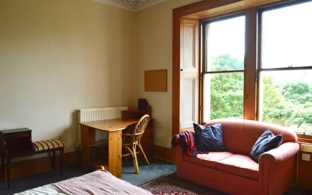 Charismatic 3 Bedroom Flat With Harry Potter Themes