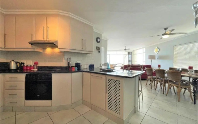 Beachfront @ Driftwood 6 Luxury Family Apartment