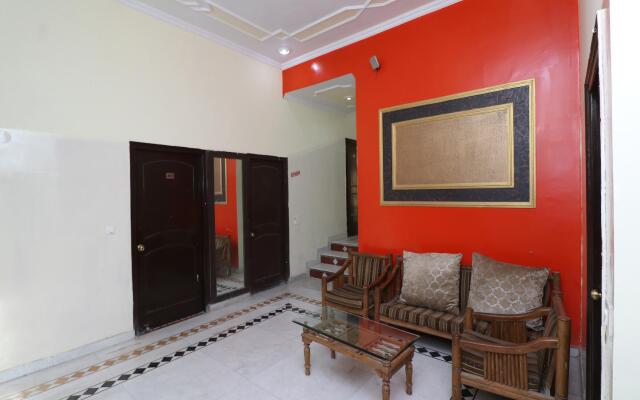 OYO 24340 Hotel Laxmi Palace