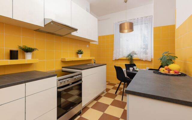 Warsaw Mickiewicza Apartment by Renters