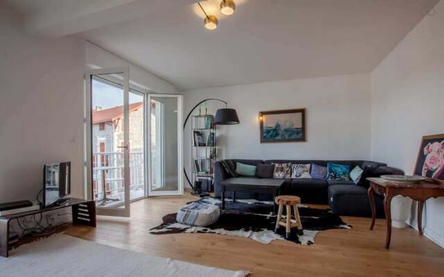 Charming Duplex With Terrace for 8 People in Port Vieux