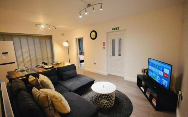 Stunning 3-bed Ground Floor Apartment in Coventry