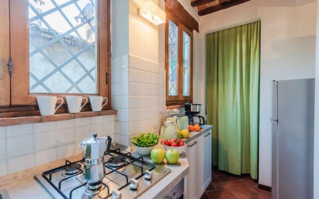 Casa Genny in Lucca With 1 Bedrooms and 1 Bathrooms