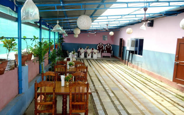 Hotel Deep Sagar Restaurant & Bar