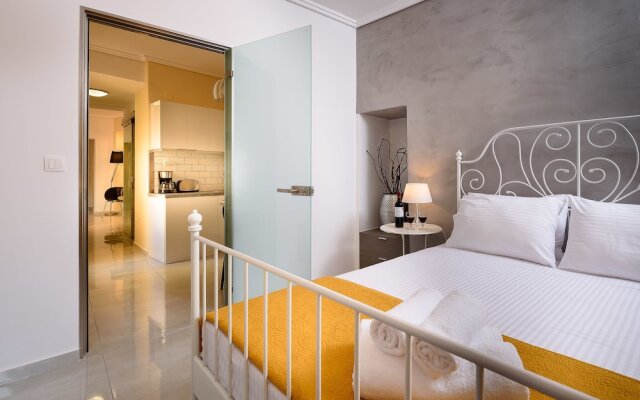 Heart of Old Town Cozy Home - Yard & Parking