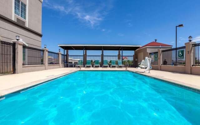 La Quinta Inn & Suites by Wyndham Midland North