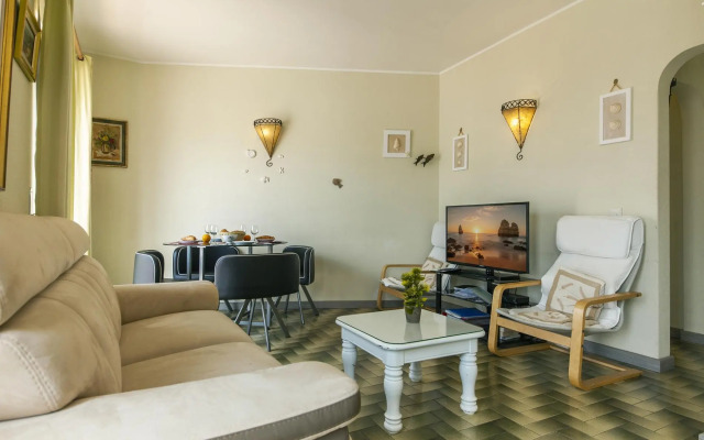 B10 - Top-Floor Bay View