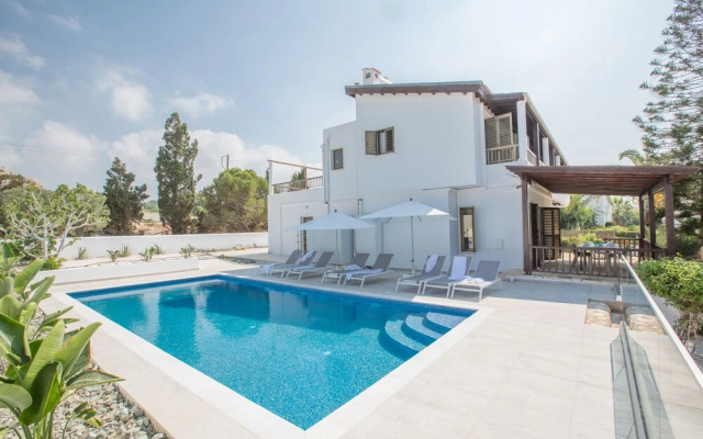 Villa Rosie, Modern 4bdr Ayia Napa Villa With Pool