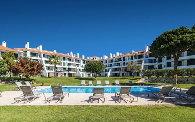 Lovely 2 Bedroom Apartment By Ideal Homes in Vila Sol Golf Resort