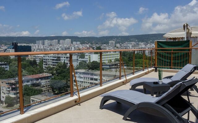 FM Luxury 1-BDR Apartment  with Terrace