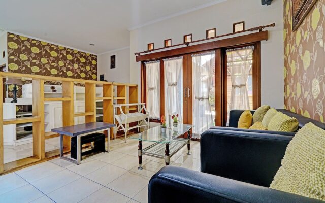 SPOT ON 92975 Aria Hostel Capsul Cihampelas