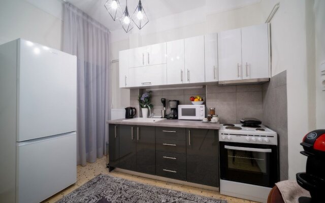 Acropolis Deluxe Apt Must