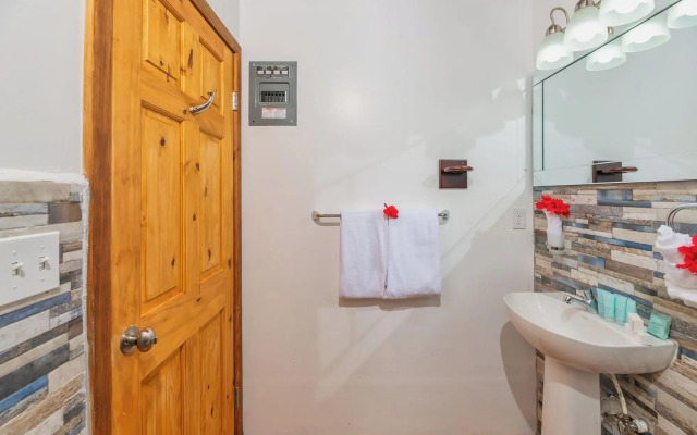 Hotel and Dive Center Roatan Yacht Club