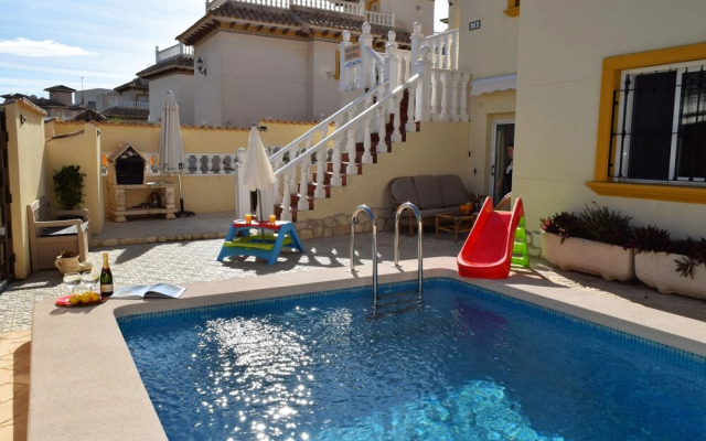 Upper floor Apartment semi-private pool