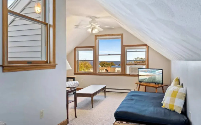 Nubble View Home for 10