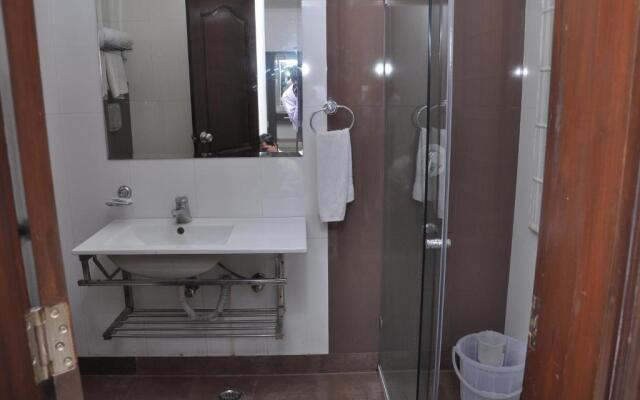 Hotel Jashn Inn near Apollo Hospital