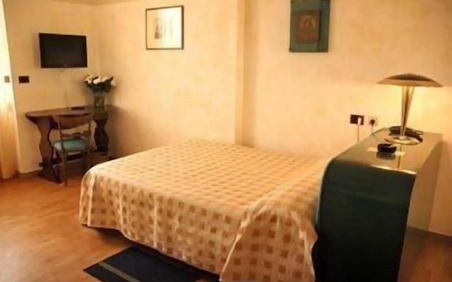 Hotel Napoleon Rimini – City & Station