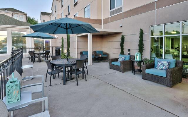 Hilton Garden Inn Albuquerque / Journal Center