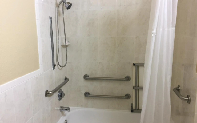 Red Lion Inn & Suites IAH Airport East
