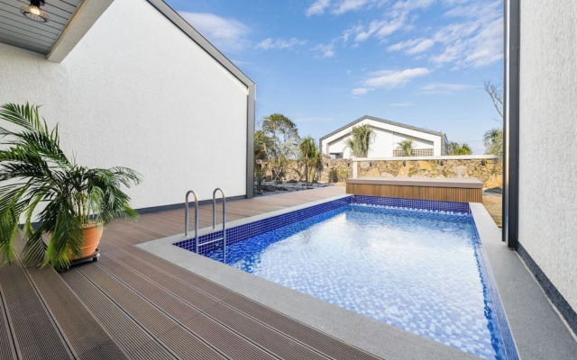 Gobajinin Private Pool Villa