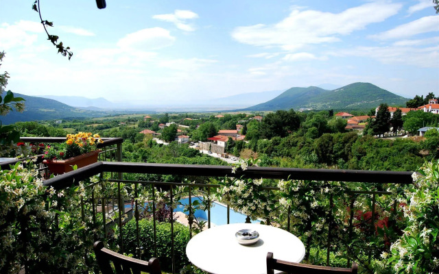 Jennifer Home Hotel