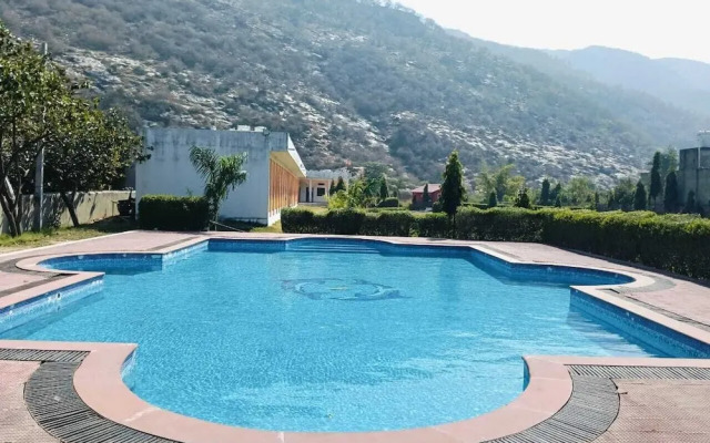 Raj Bagh Resort
