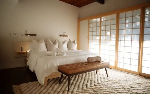 Zen Mountain Getaway w a Pool Hot Tub 5 Beds