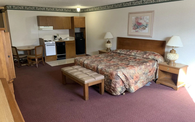 Econo Lodge Inn & Suites