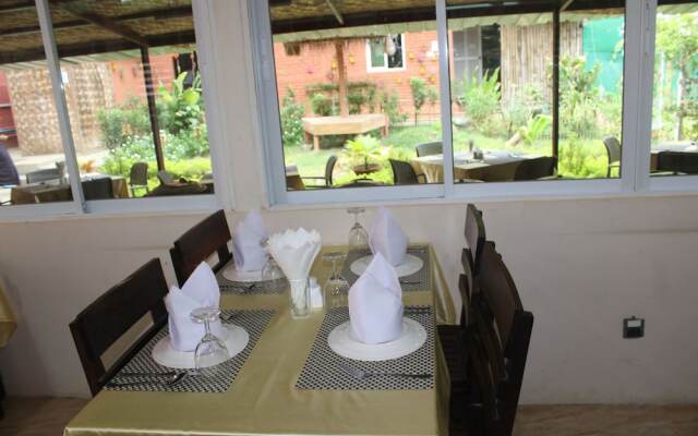 Law Ka Thit Sar Hotel - Hostel