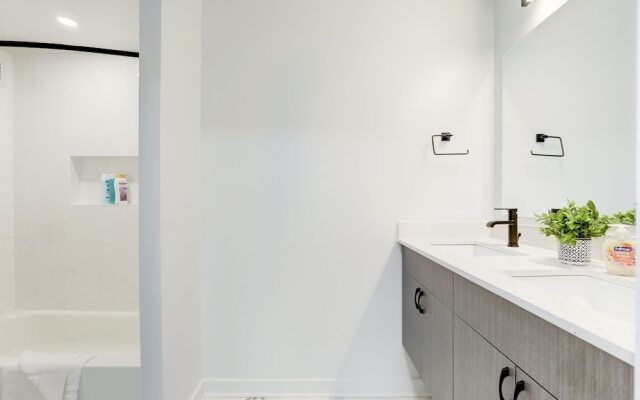 Arlington Modern Comfort Meets City Life