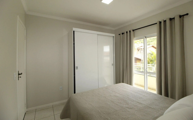 1012 Apto no centro Praia de Bombinhas