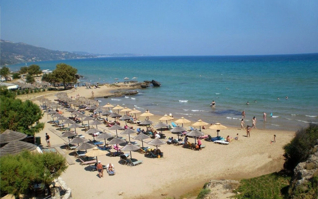 Plaka Beach Resort