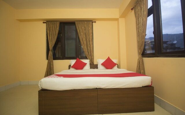 OYO 18455 Hotel Golden Shangrila